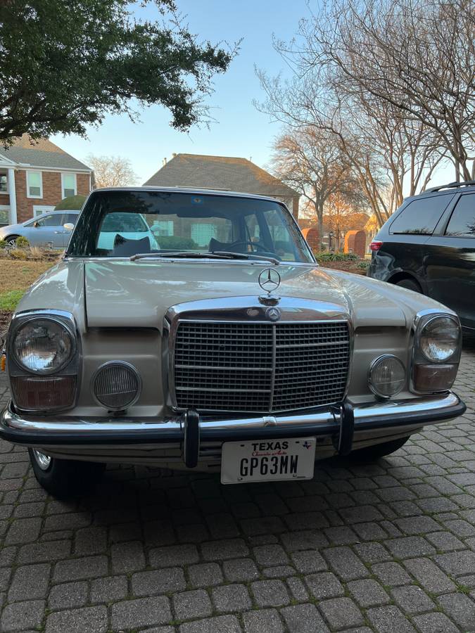Mercedes-benz-220d-diesel-1972-yellow