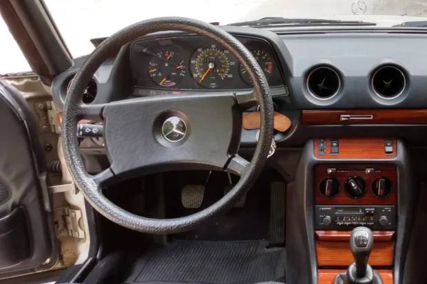 Mercedes-benz-230ce-1984-silver-1