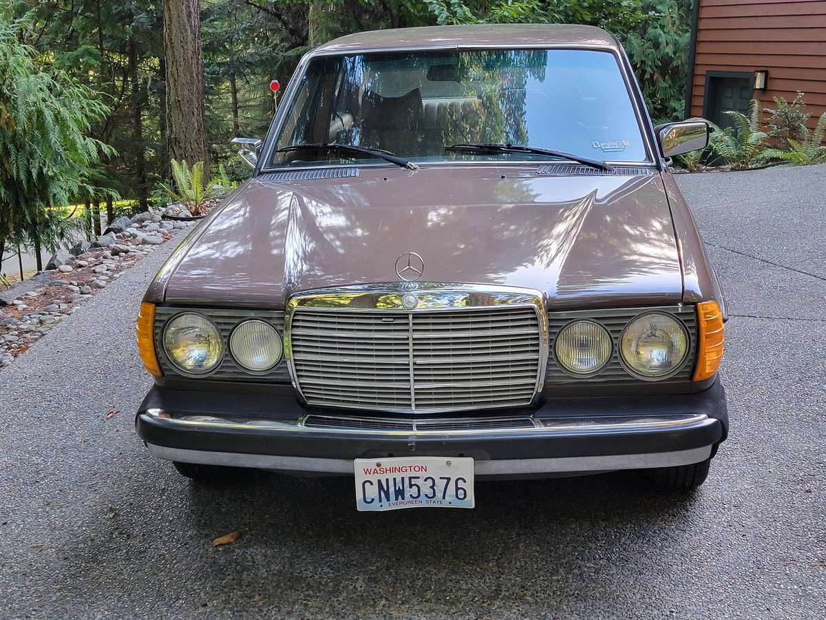 Mercedes-benz-240d-diesel-1977-brown-4