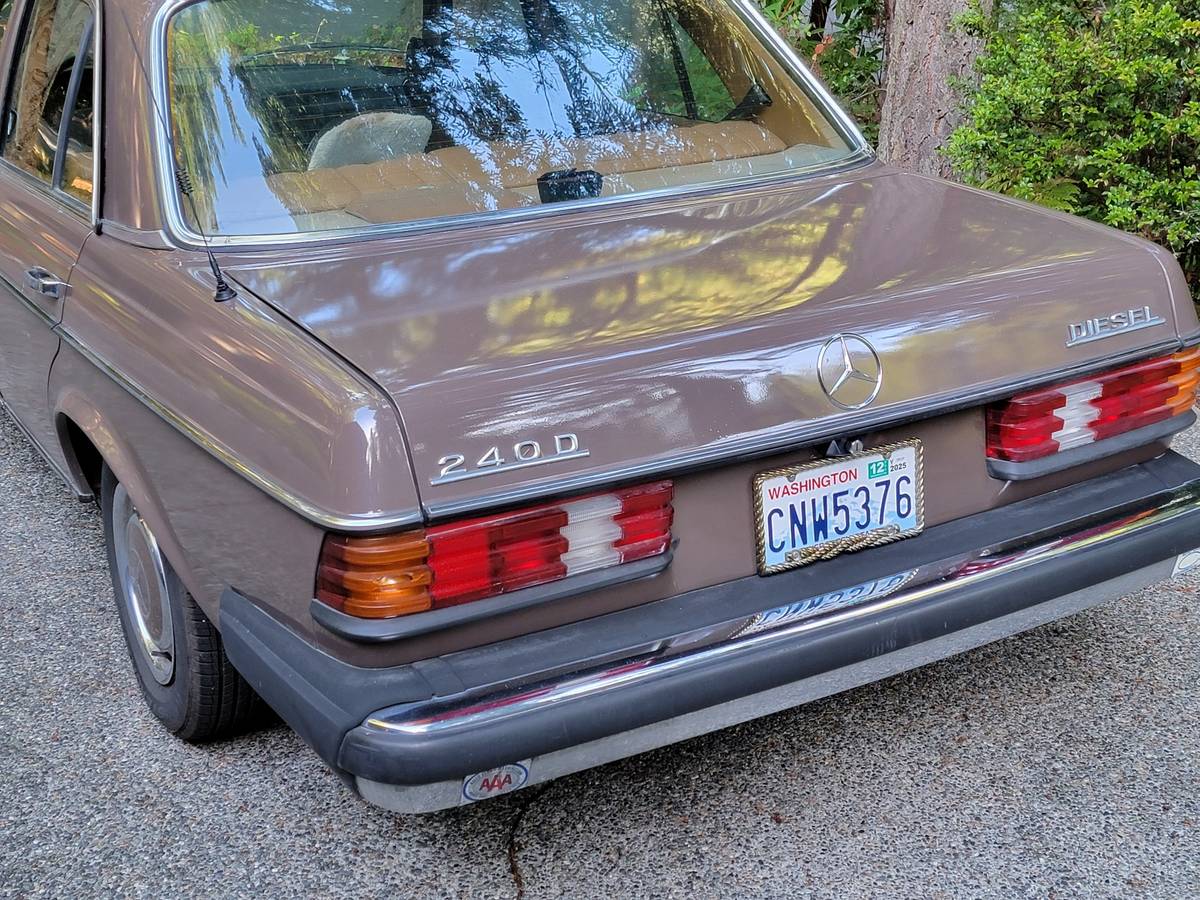 Mercedes-benz-240d-diesel-1977-brown-5