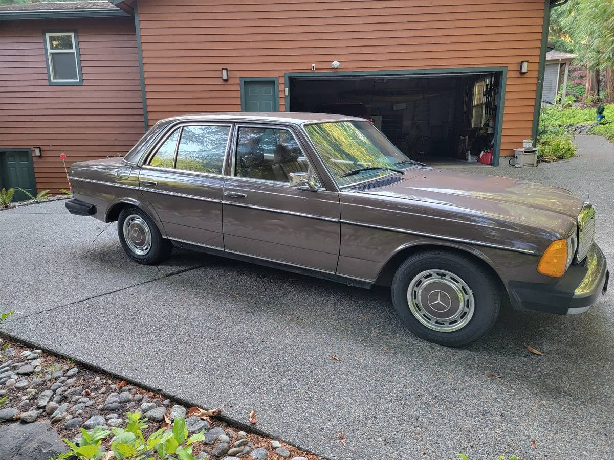 Mercedes-benz-240d-diesel-1977-brown