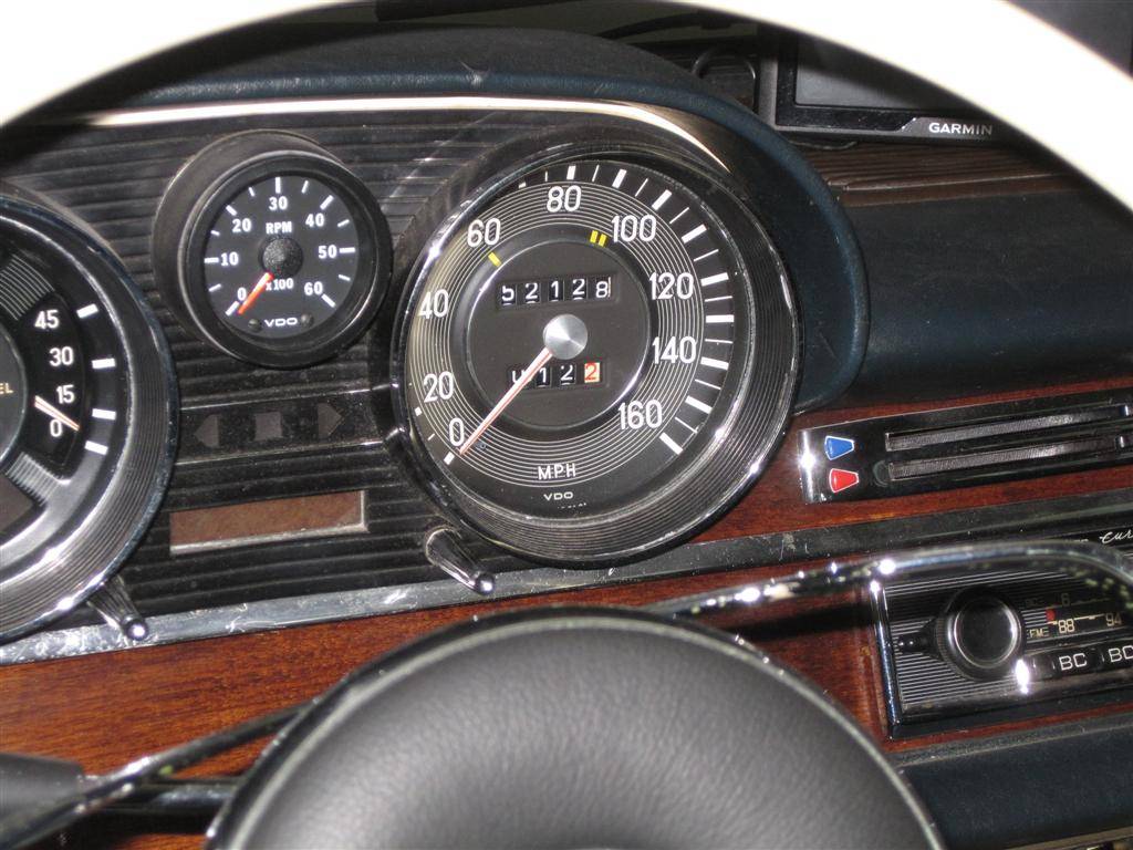 Mercedes-benz-250s-sedan-3.0-1967-white-9