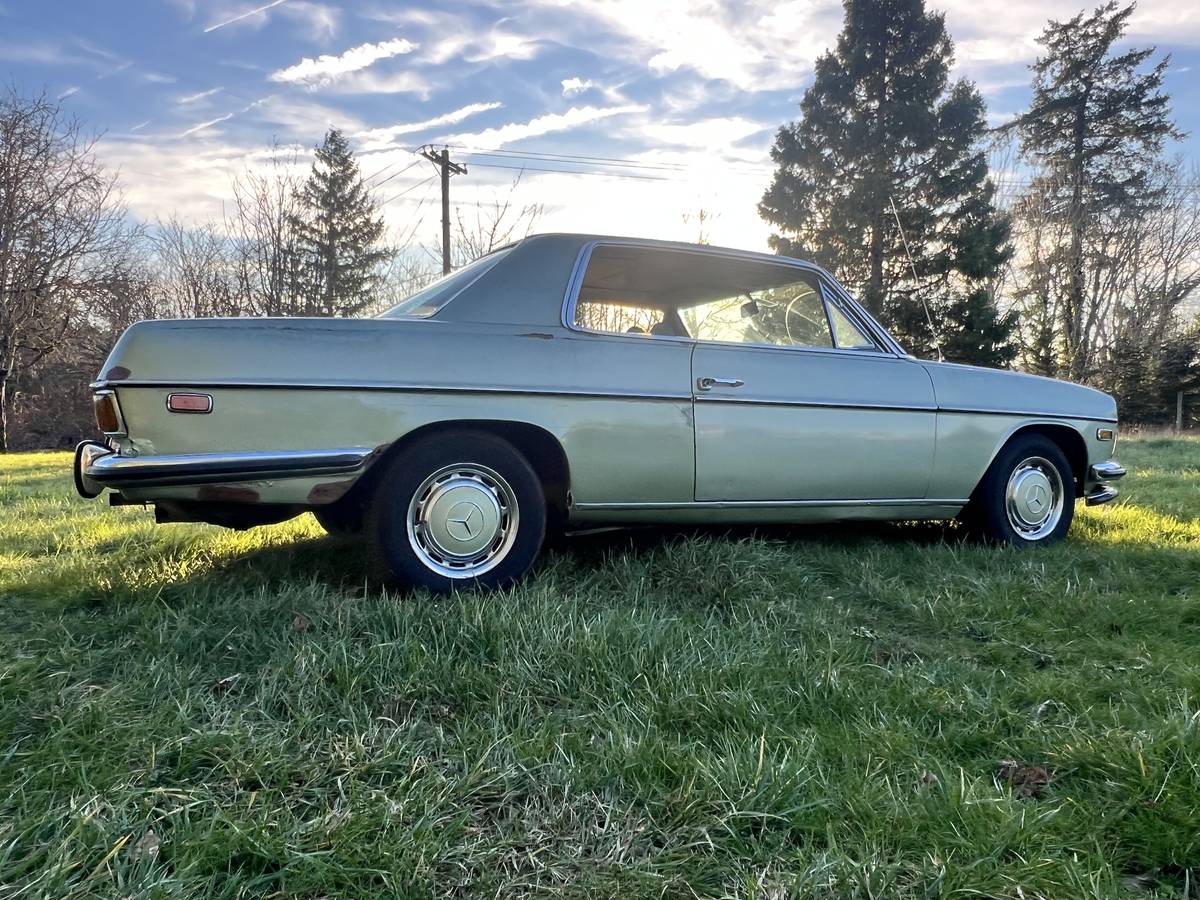 Mercedes-benz-280c-1973-green-13