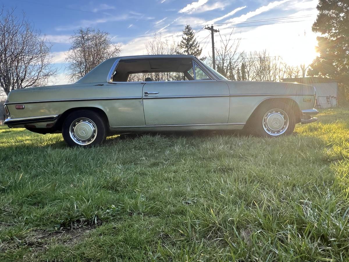 Mercedes-benz-280c-1973-green-14