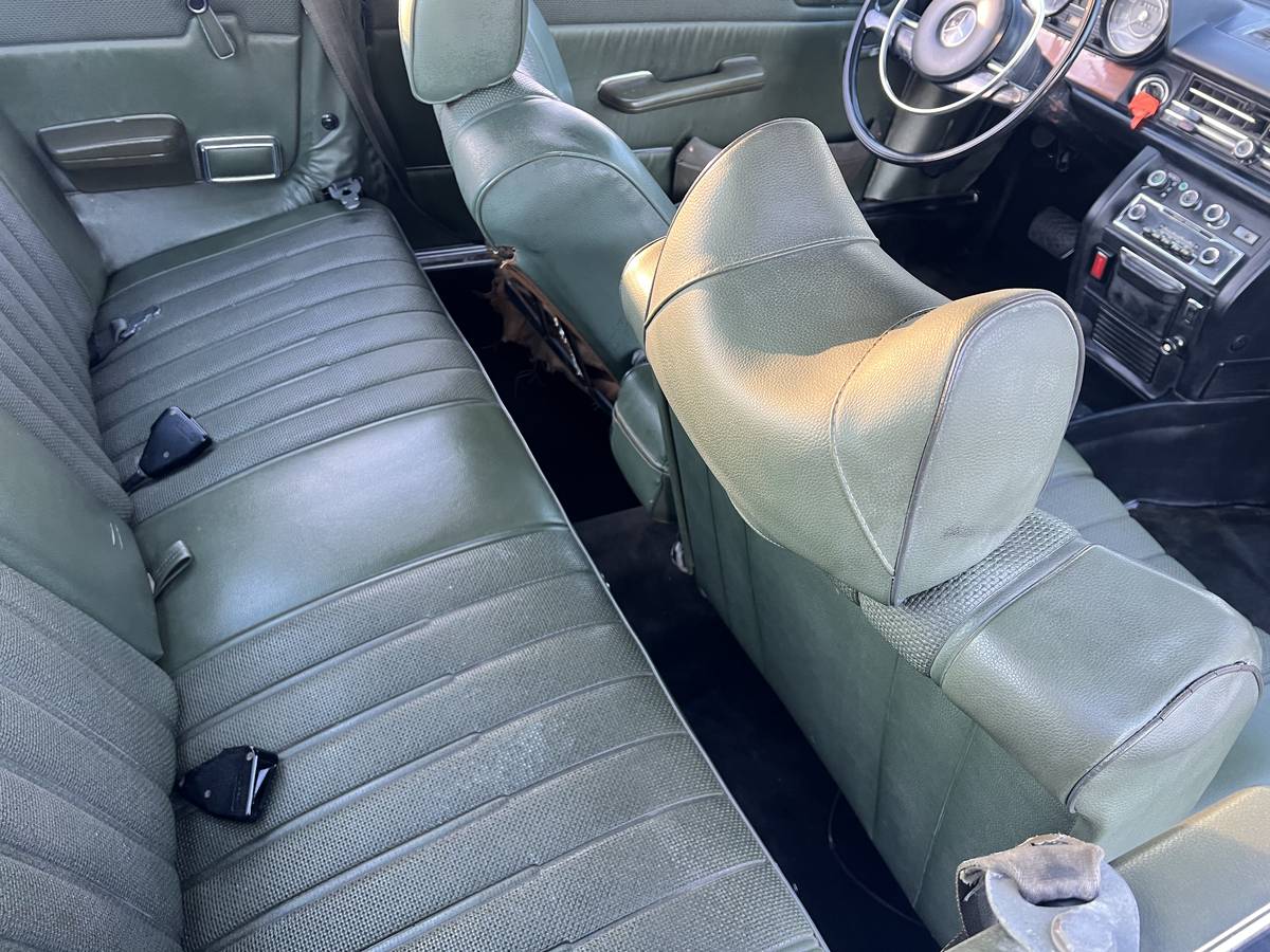 Mercedes-benz-280c-1973-green-16