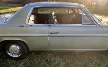 Mercedes-benz-280c-1973-green-19