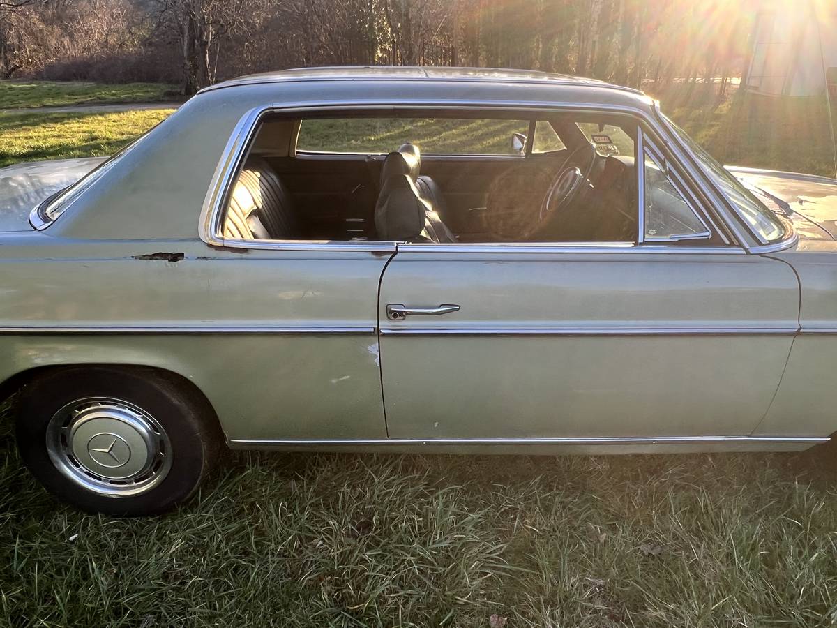 Mercedes-benz-280c-1973-green-19