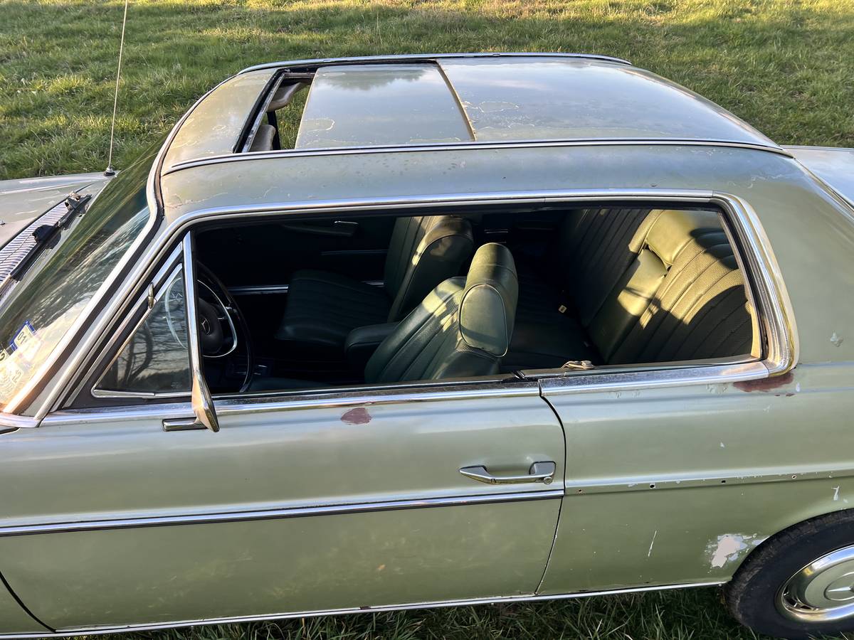 Mercedes-benz-280c-1973-green-5