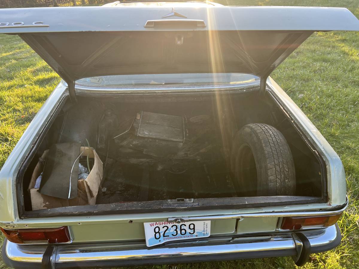 Mercedes-benz-280c-1973-green-7