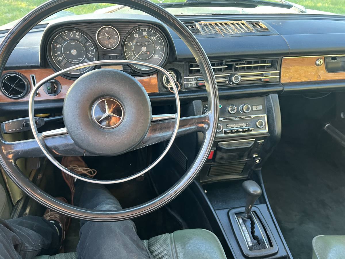 Mercedes-benz-280c-1973-green-8