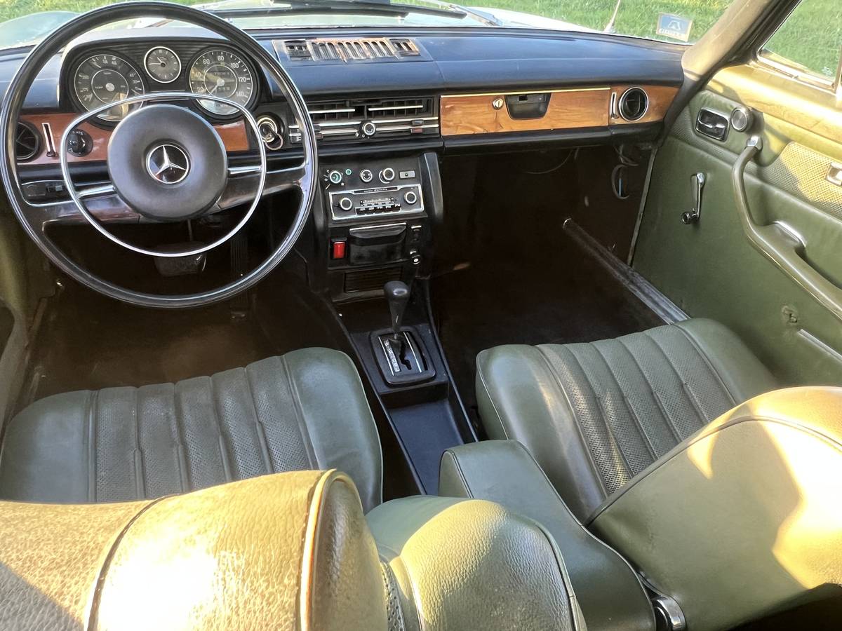 Mercedes-benz-280c-1973-green-9