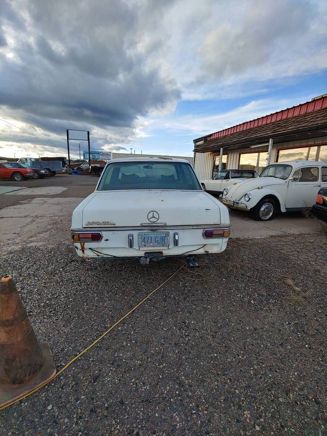 Mercedes-benz-280se280s-1970-white-10