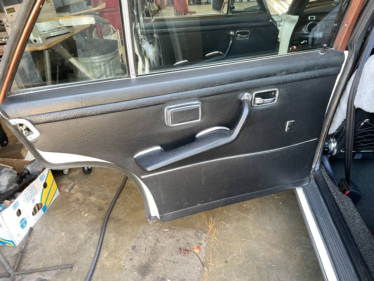 Mercedes-benz-280sel-4.5-1972-white-10