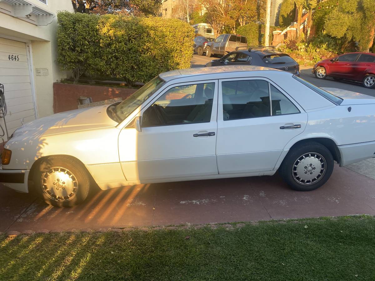 Mercedes-benz-300-1993-white-1