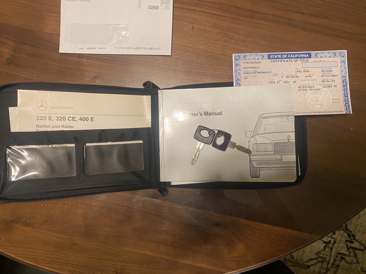 Mercedes-benz-300-1993-white-10