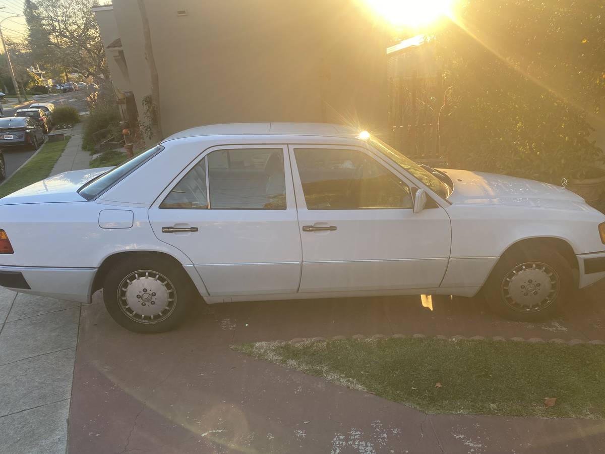 Mercedes-benz-300-1993-white-2