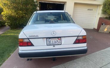 Mercedes-benz-300-1993-white-3