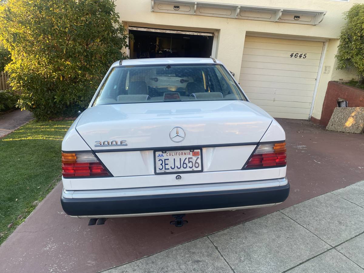 Mercedes-benz-300-1993-white-3