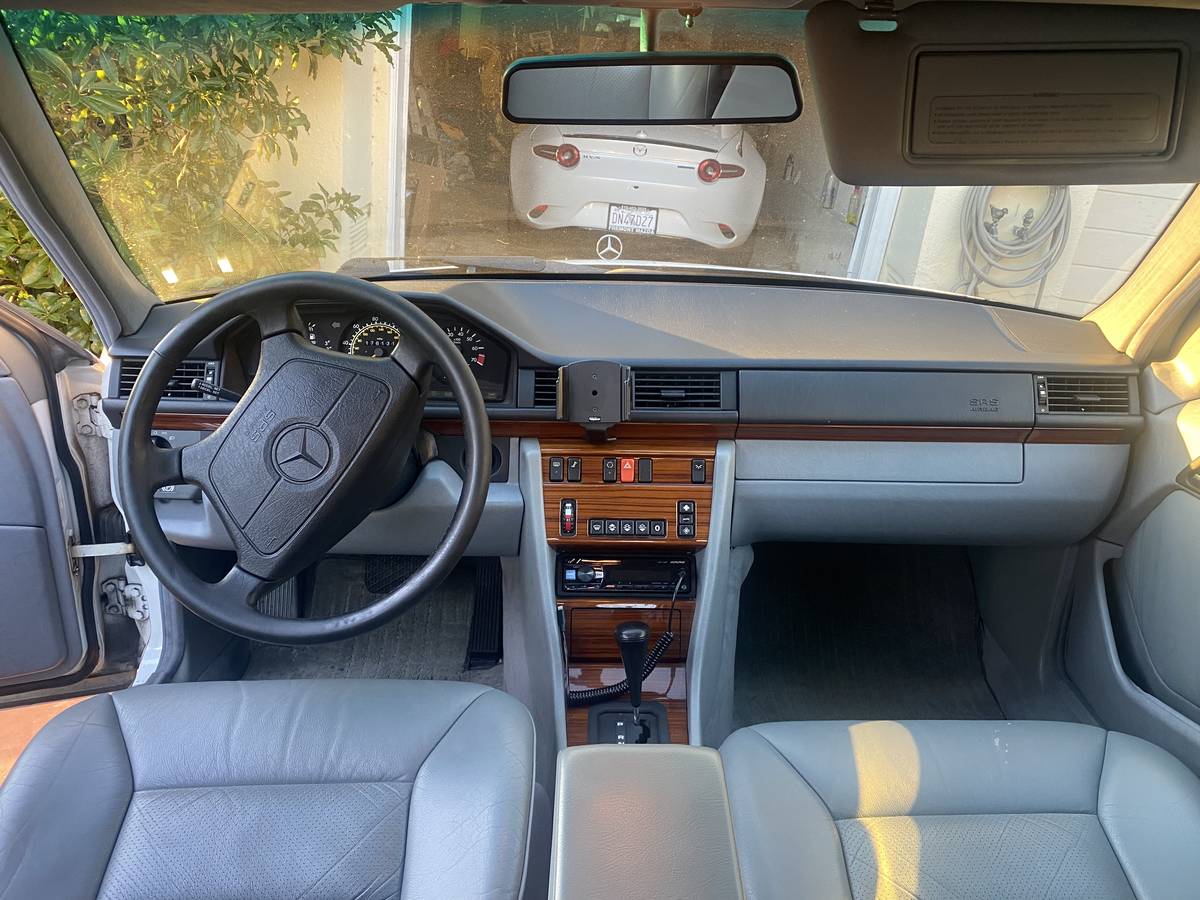 Mercedes-benz-300-1993-white-5