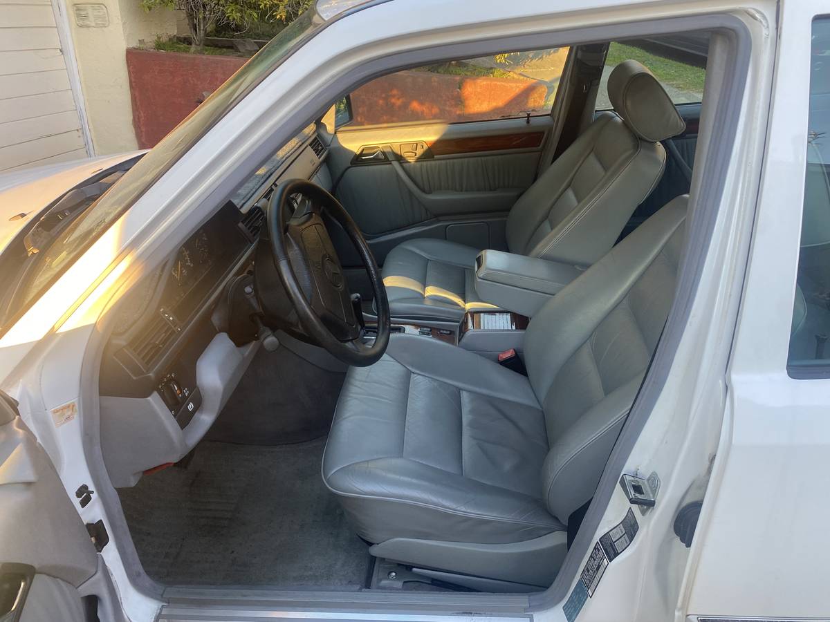 Mercedes-benz-300-1993-white-6