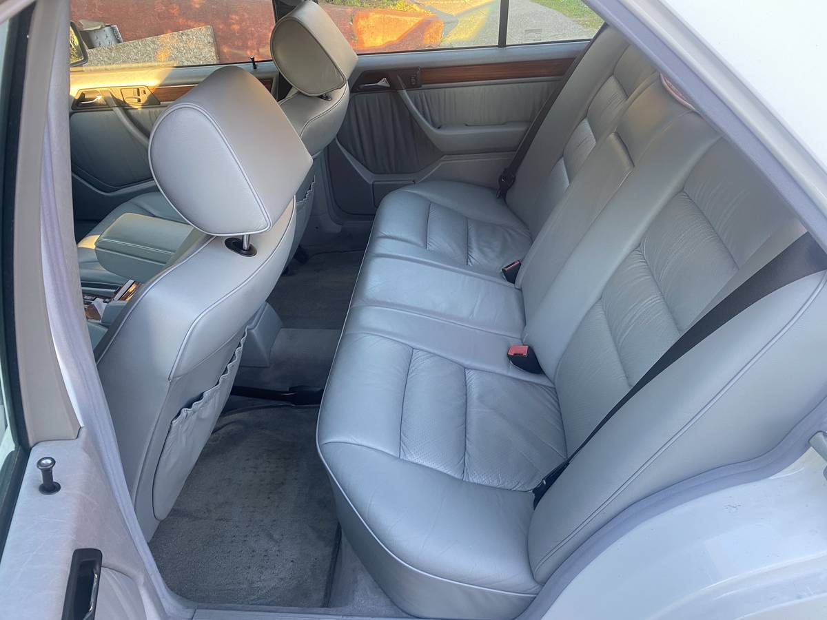 Mercedes-benz-300-1993-white-7