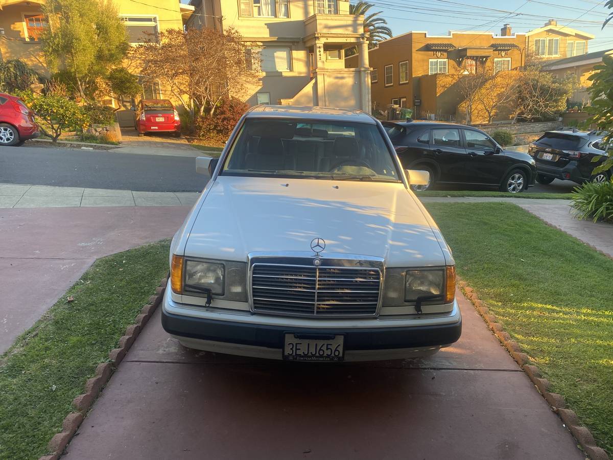 Mercedes-benz-300-1993-white