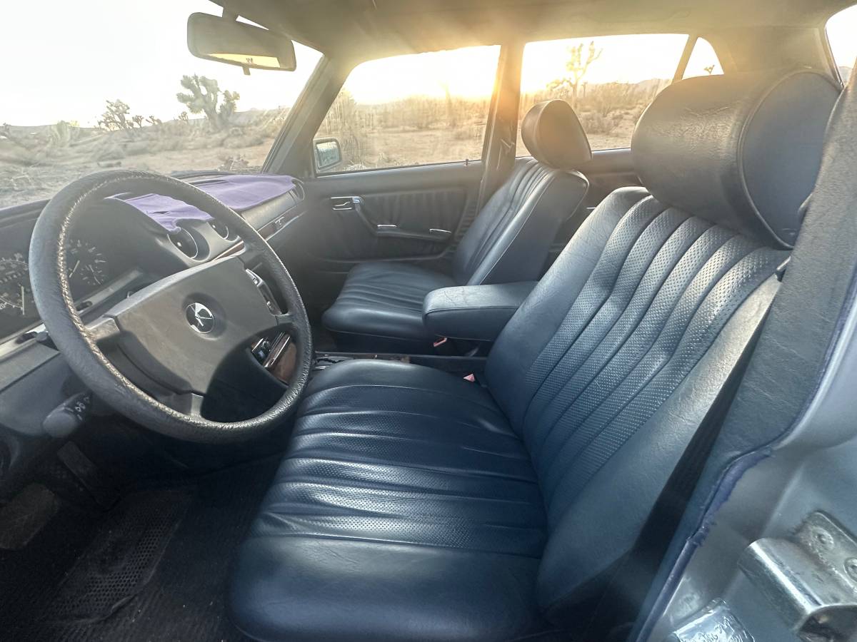 Mercedes-benz-300-diesel-1984-silver-2