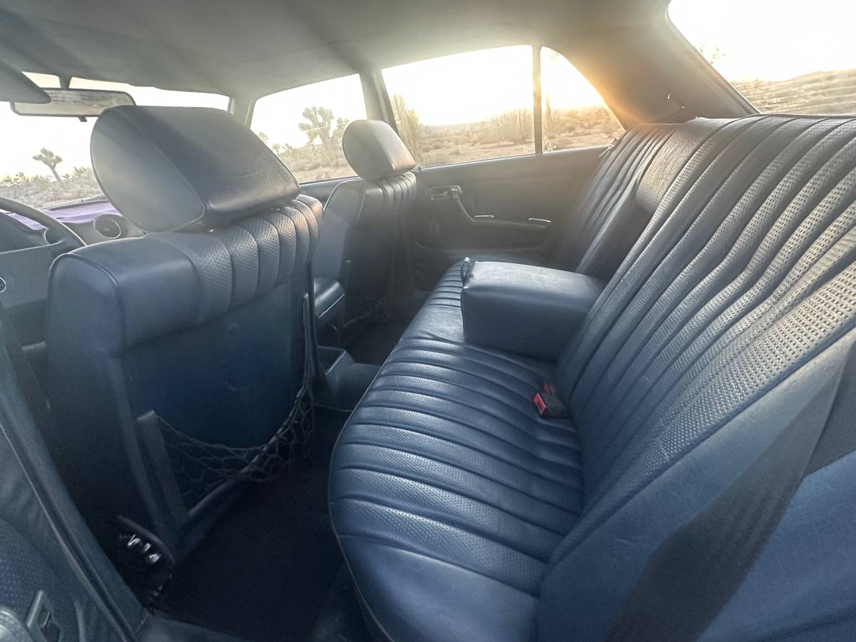 Mercedes-benz-300-diesel-1984-silver-3