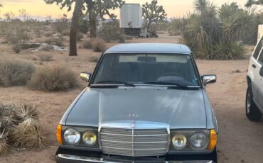 Mercedes-benz-300-diesel-1984-silver-4
