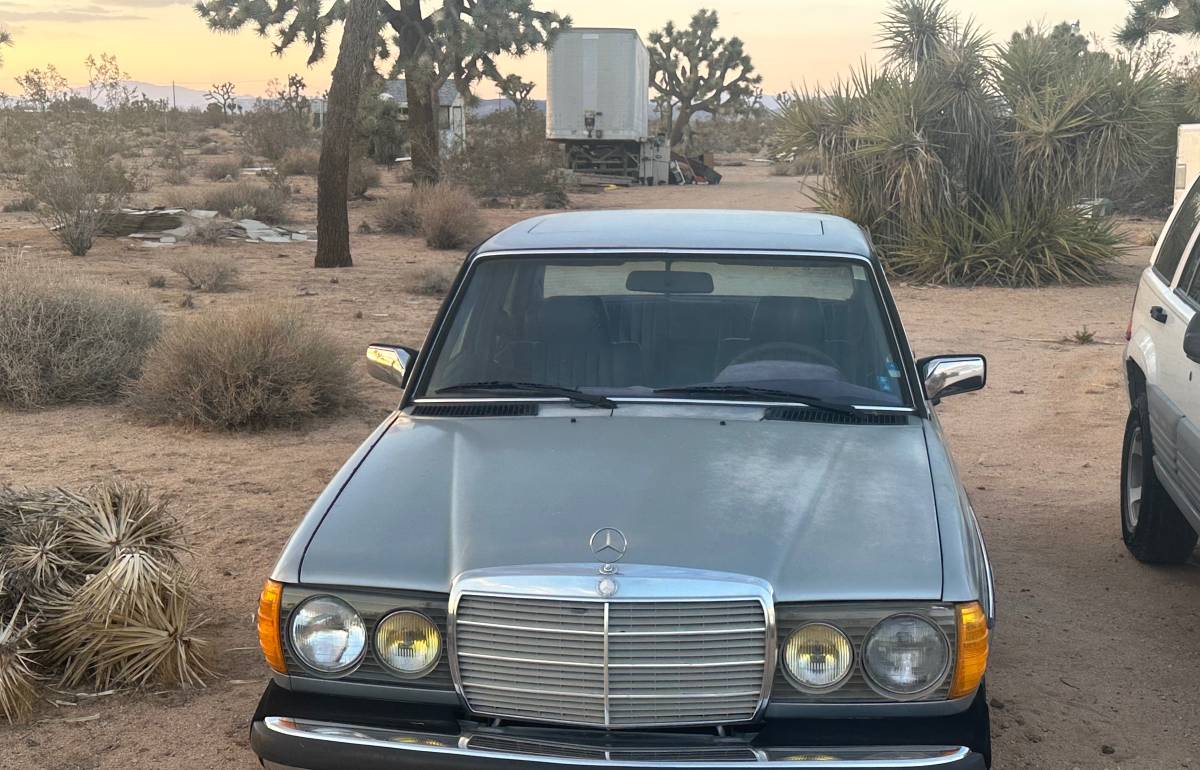 Mercedes-benz-300-diesel-1984-silver-4