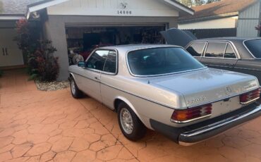 Mercedes-benz-300-diesel-1985-silver-10