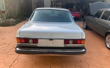Mercedes-benz-300-diesel-1985-silver-11