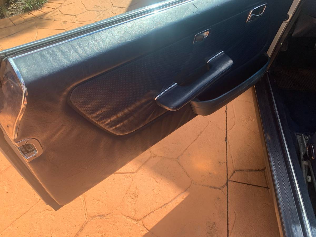 Mercedes-benz-300-diesel-1985-silver-15