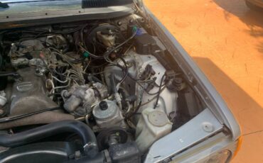 Mercedes-benz-300-diesel-1985-silver-17