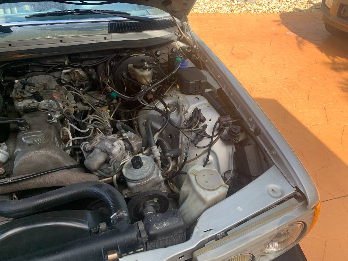 Mercedes-benz-300-diesel-1985-silver-17