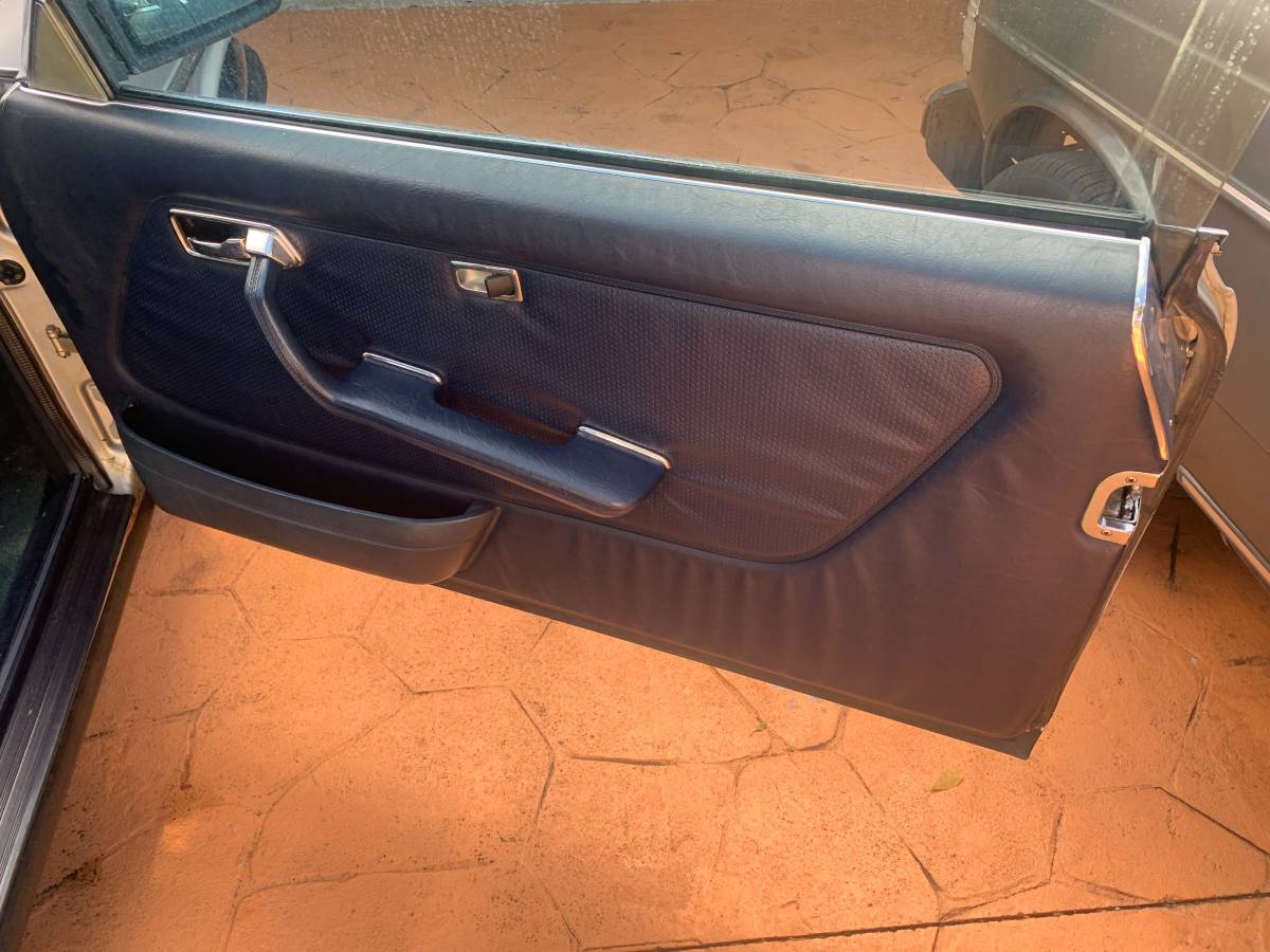 Mercedes-benz-300-diesel-1985-silver-2