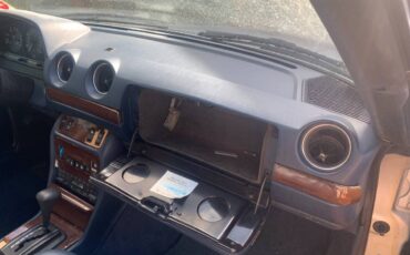 Mercedes-benz-300-diesel-1985-silver-4