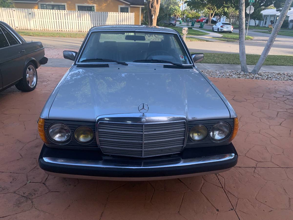 Mercedes-benz-300-diesel-1985-silver-7