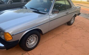 Mercedes-benz-300-diesel-1985-silver-8