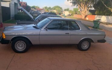 Mercedes-benz-300-diesel-1985-silver-9