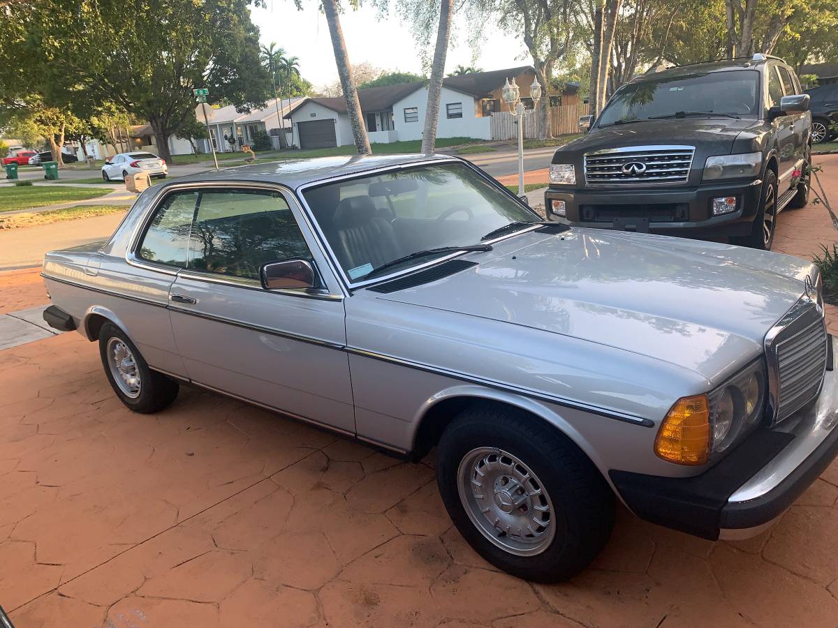 Mercedes-benz-300-diesel-1985-silver