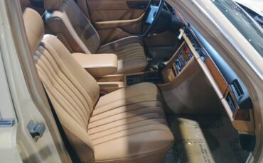 Mercedes-benz-300-sd-diesel-1981-17