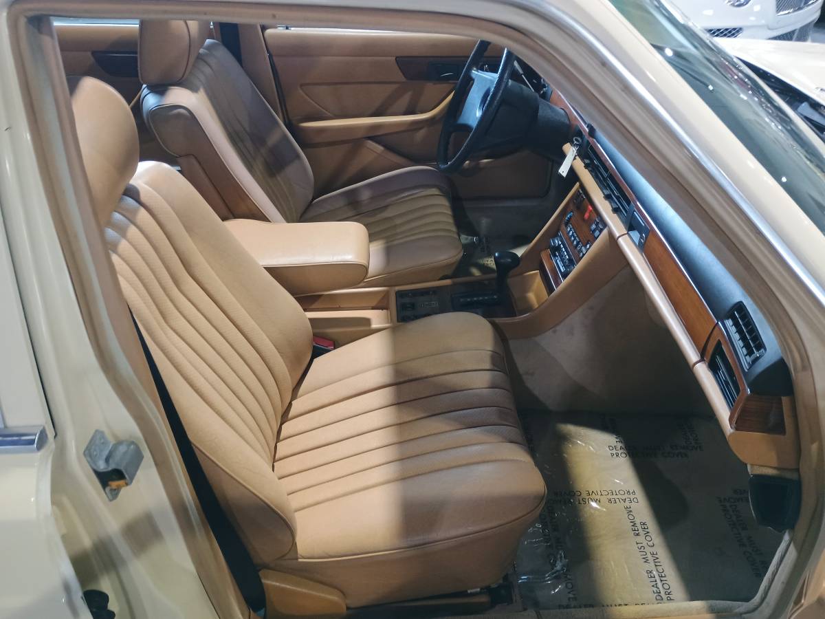 Mercedes-benz-300-sd-diesel-1981-17