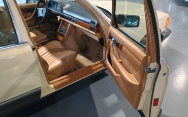 Mercedes-benz-300-sd-diesel-1981-18