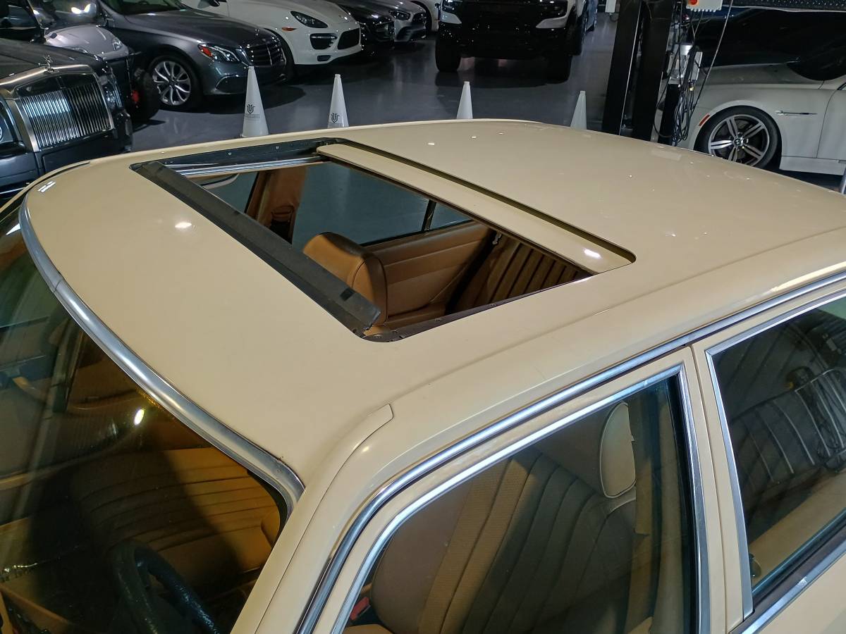 Mercedes-benz-300-sd-diesel-1981-6