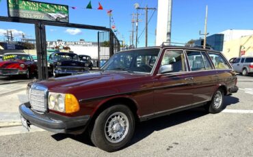 Mercedes-benz-300-series-td-diesel-1981-1