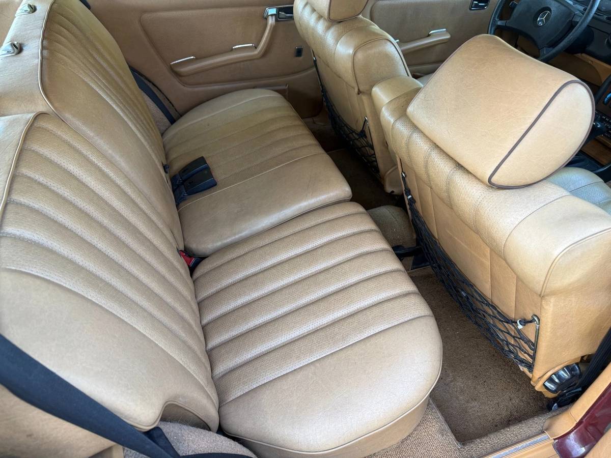 Mercedes-benz-300-series-td-diesel-1981-12