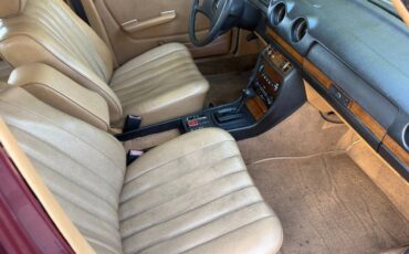 Mercedes-benz-300-series-td-diesel-1981-13