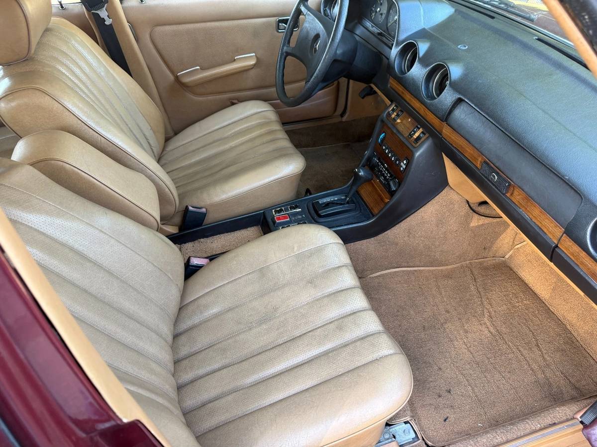 Mercedes-benz-300-series-td-diesel-1981-13