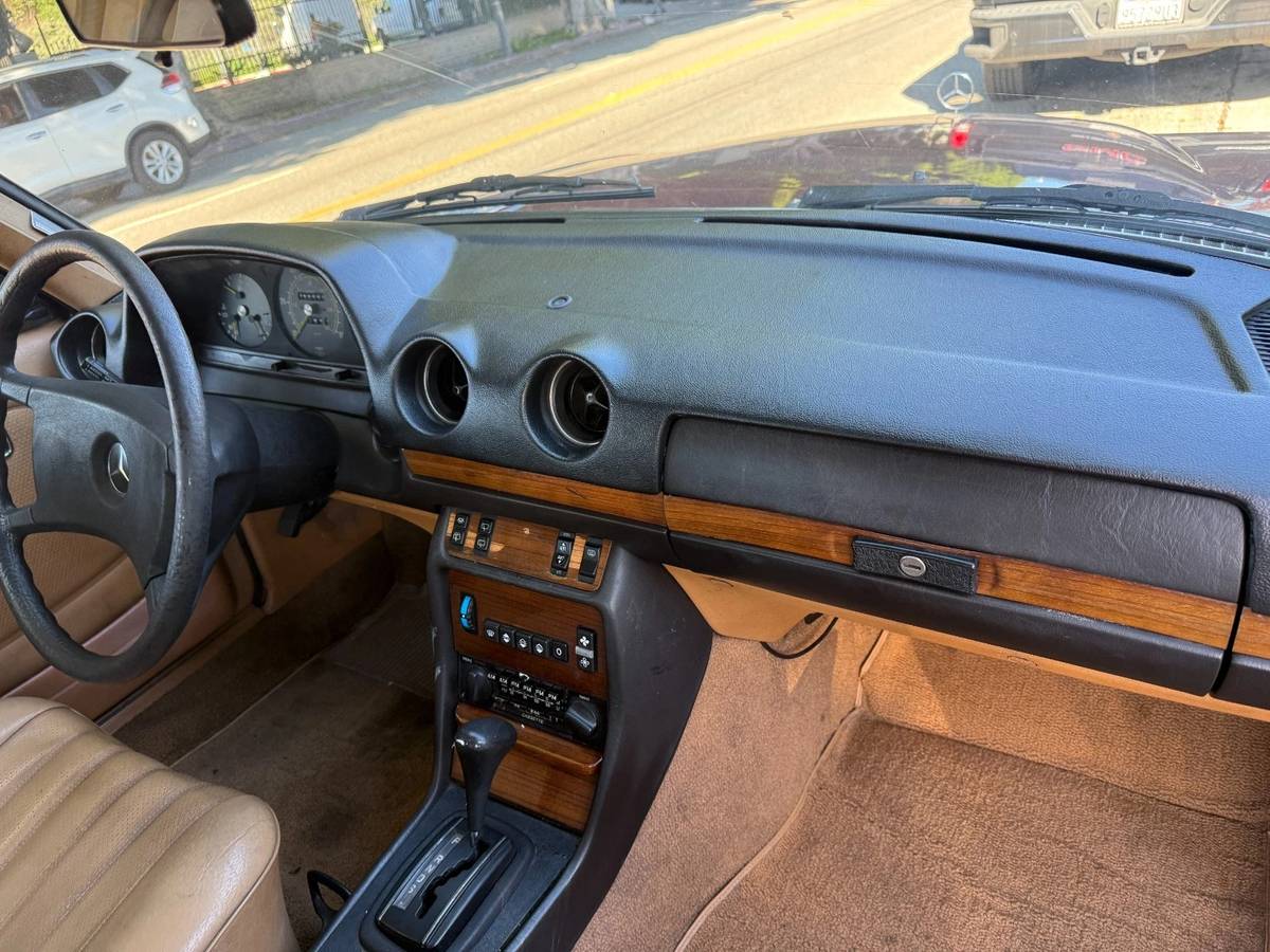 Mercedes-benz-300-series-td-diesel-1981-14